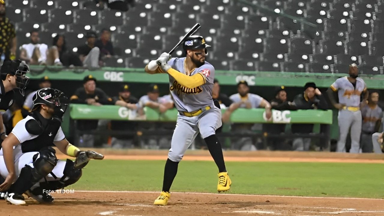 Leones del Escogido gana pase a Final ante Licey. Resumen LIDOM 2024-25 Yefri Pérez bateando con Águilas Cibaeñas