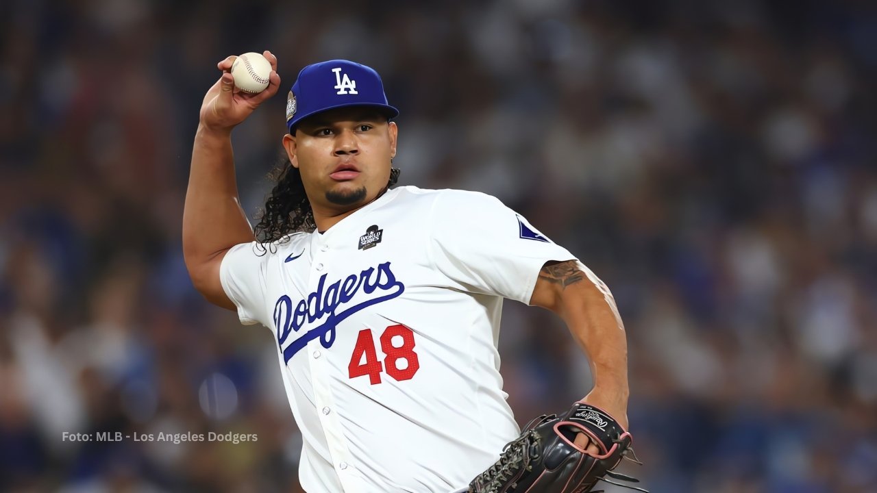 Dodgers evitan Arbitraje Salarial con 6 Jugadores por 22 millones Brusdar Graterol lanzando a la inicial