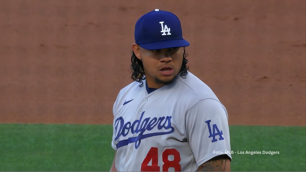 Dodgers y Brusdar Graterol acuerdan contrato de casi 3 millones para MLB 2025 Brudar Graterol en la lomita con Los Angeles Dodgers