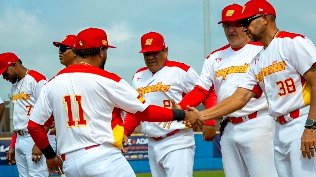 España anuncia roster al Clásico Mundial de Beisbol con 26 latinos Equipo de España en el Clásico Mundial
