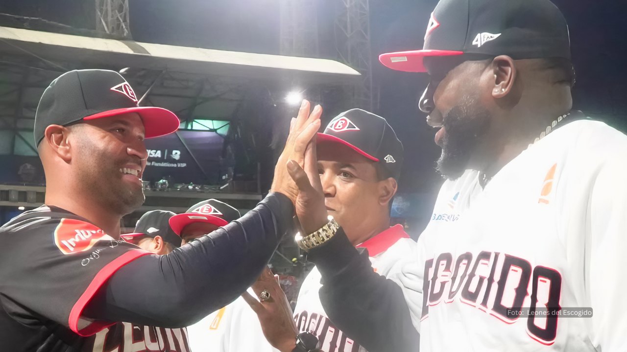 David Ortiz enciende redes contra fanáticos del Licey en Final de LIDOM David Ortiz saludando a Albert Pujols en final LIDOM