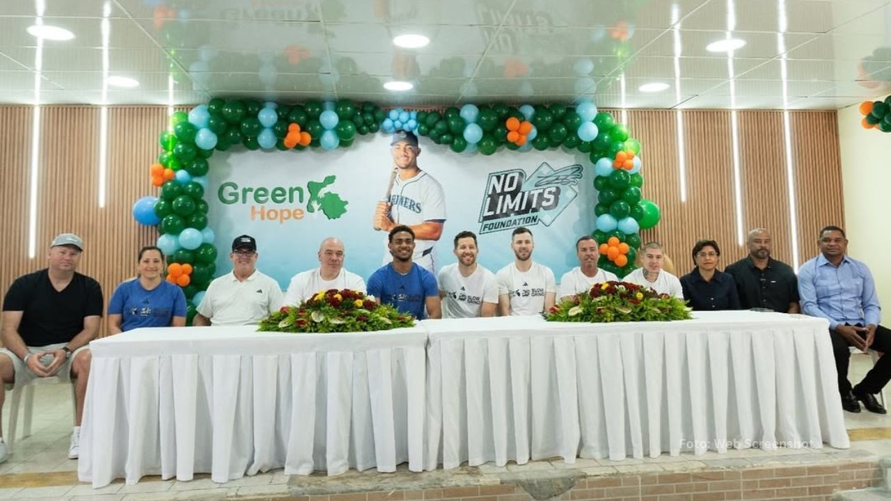 Julio Rodríguez inaugura fundaciones en Dominicana Dominicano Julio Rodríguez inaugura centro y fundaciones en su ciudad natal