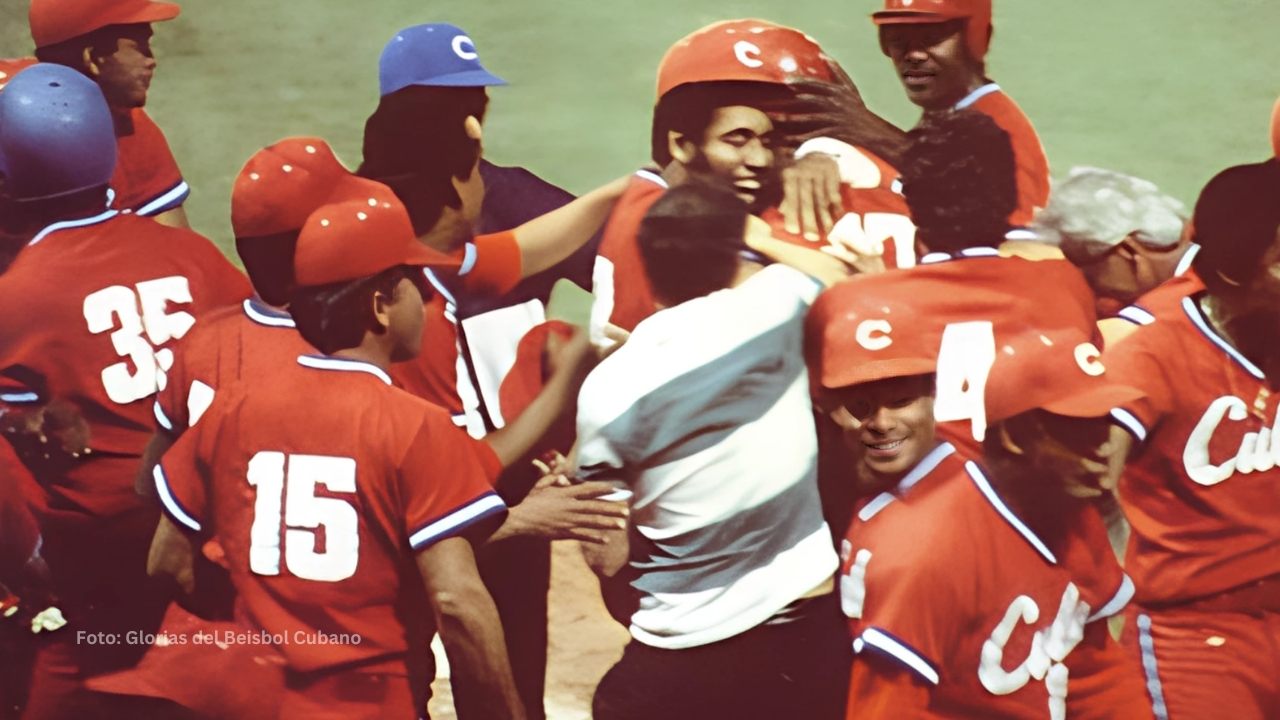 Los mejores equipos del béisbol cubano: La orquesta de Parma 1988 Equipo de Cuba de 1988 celebrando
