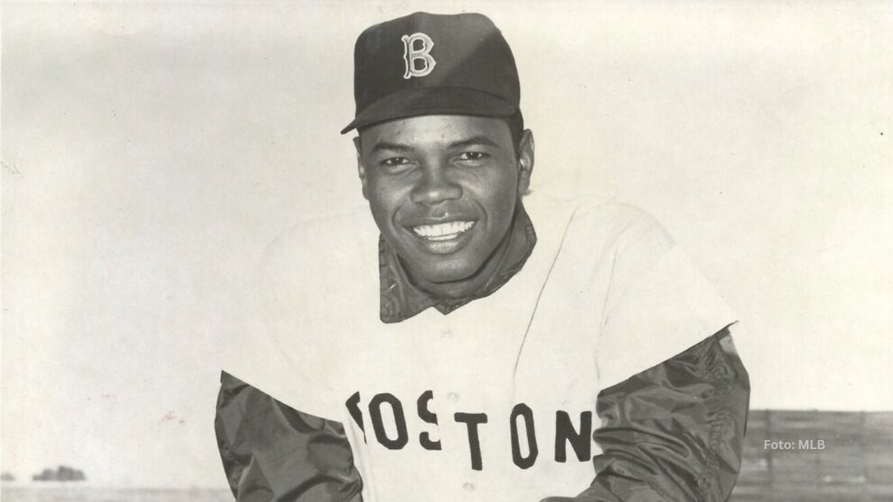 Boricua exMLB Félix Mantilla fallece a los 90 años de edad Félix Mantilla en una foto con el conjunto de Boston