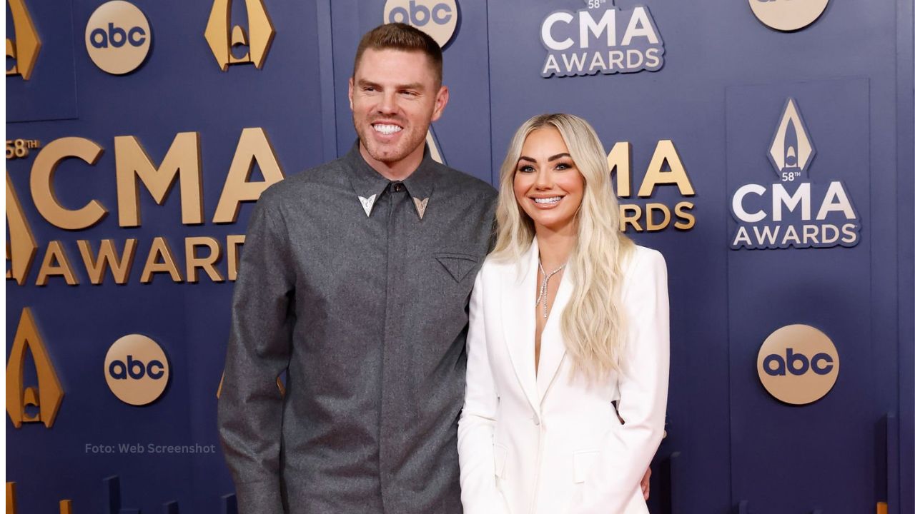 Freddie Freeman y su esposa donan 300 mil dólares a Bomberos de Los Angeles Freddie Freeman y su esposa Chelsea