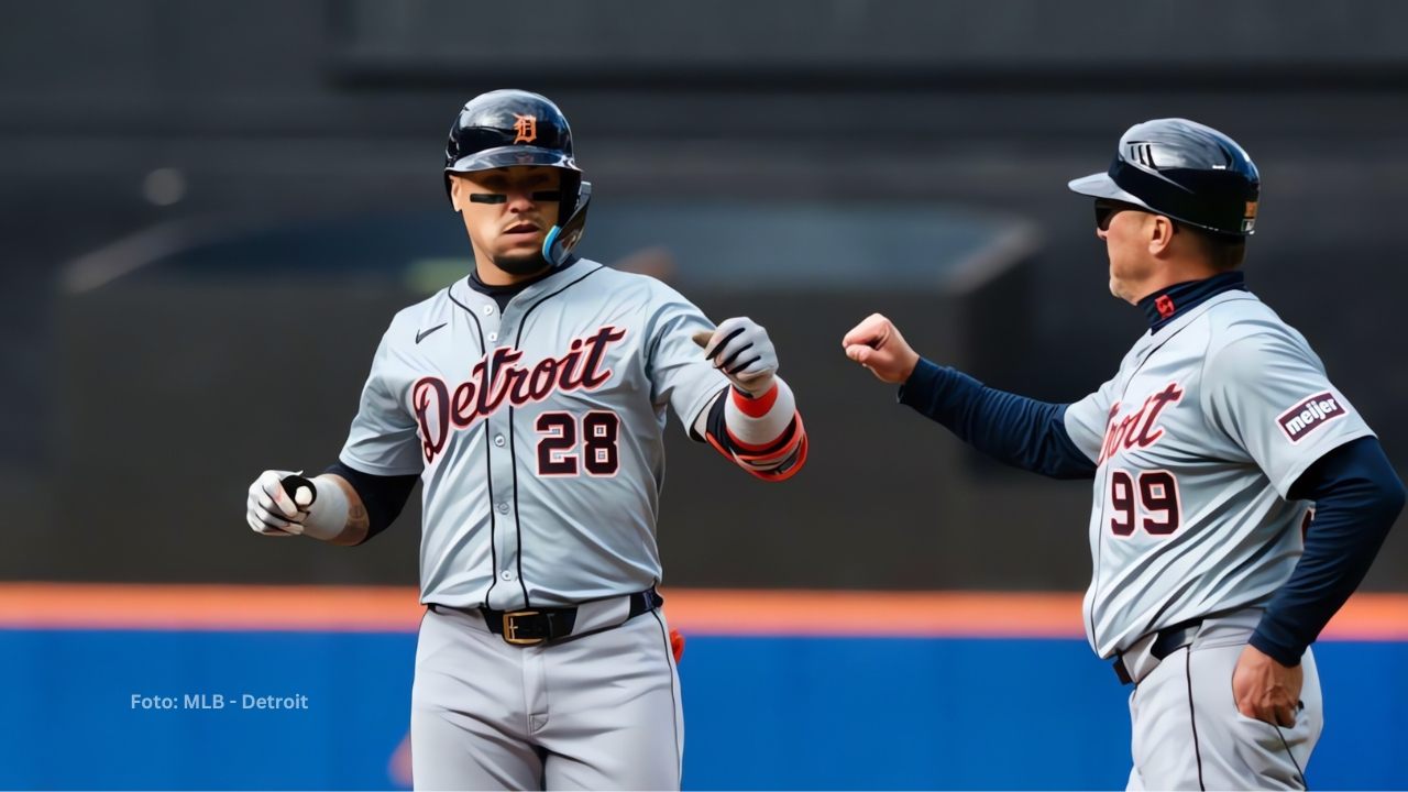 Proyecciones de Javier Báez con Detroit Tigers para MLB 2025 Javier Báez con el coach de 1B celebrando un indiscutible