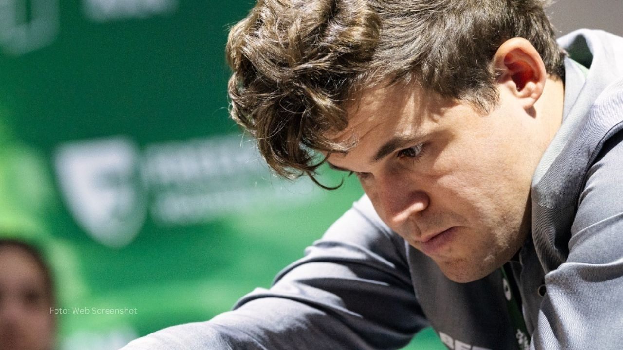 Magnus Carlsen y Nepomniachtchi hacen historia al compartir título mundial de ajedrez Magnus Carlsen concentrado
