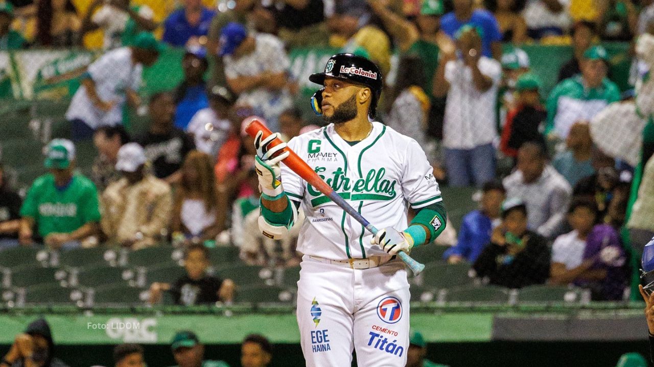 Jonrón de Robinson Cano guía triunfo de Estrellas en LIDOM (+VIDEO) Robinson Canó jugando en Dominicana