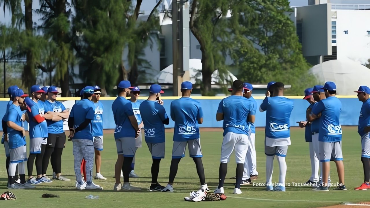 Fepcube anuncia 4 peloteros más al roster contra Miami Dade College Jugadores de Fepcube reunidos