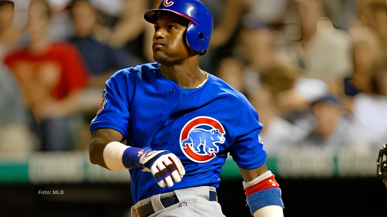 Sammy Sosa único latino con 100 o más extrabases en una campaña MLB Sammy Sosa bateando con Chicago Cubs
