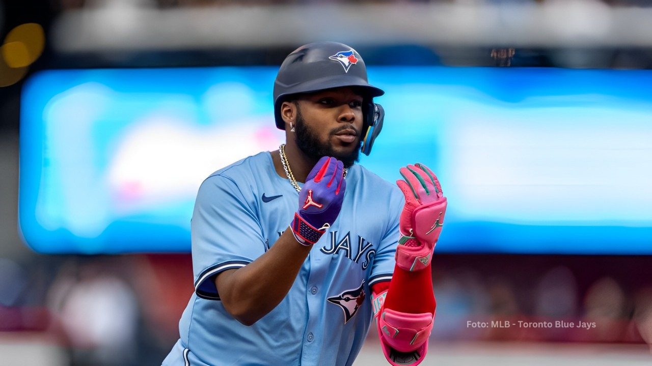 Vladimir Guerrero Jr. lucirá gran producción según proyecciones MLB 2025 Vladimir Guerrero Jr. celebrando un doble con Toronto Blue Jays