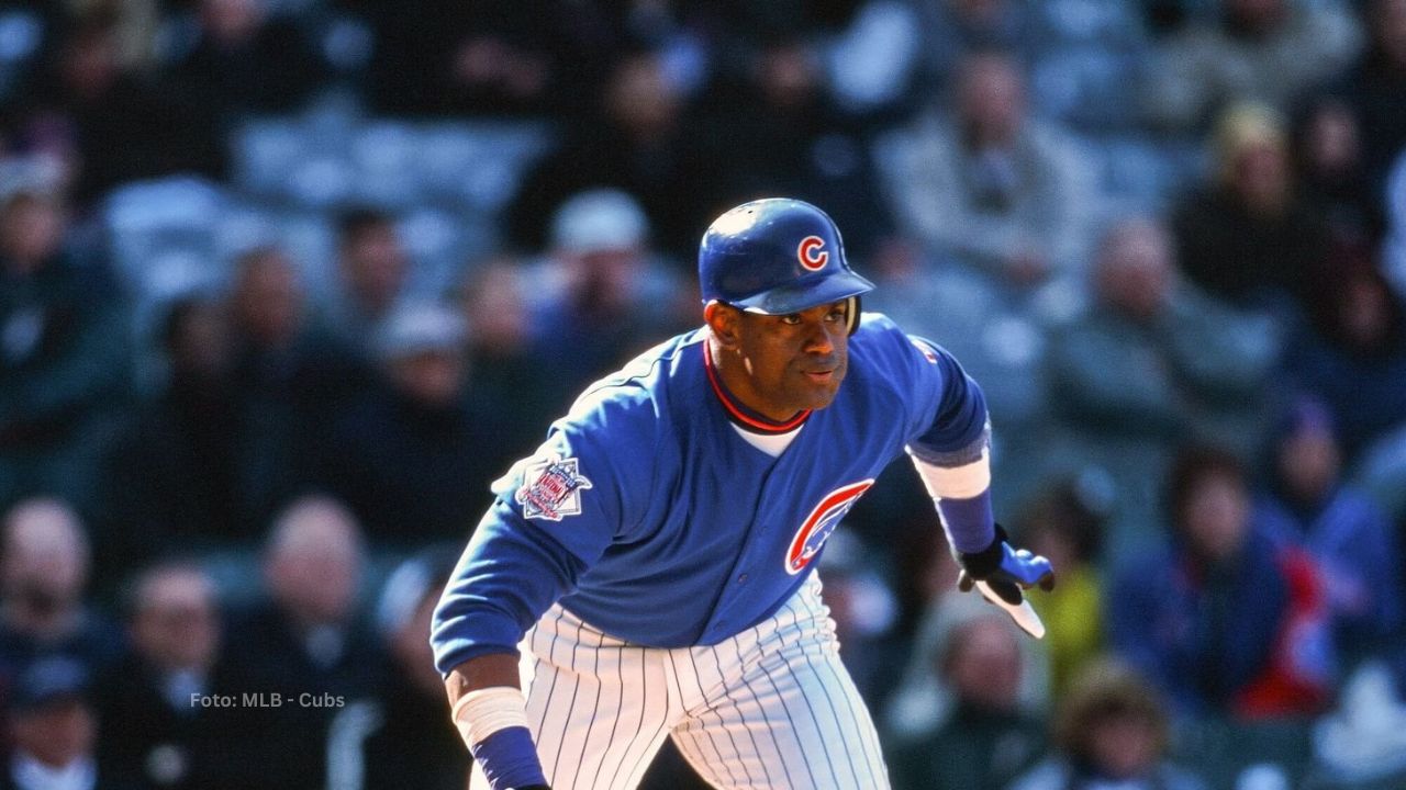 Sammy Sosa único latino con 100 o más extrabases en una campaña MLB Sammy Sosa con Cubs