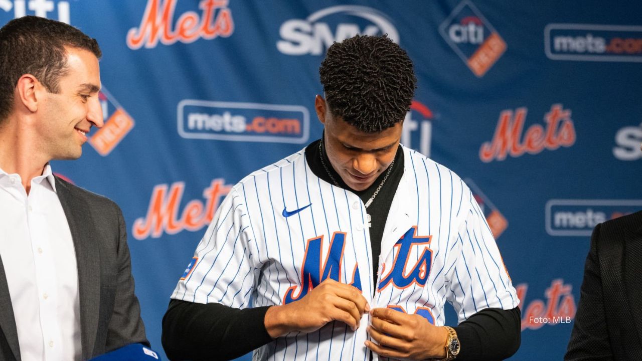 Mets celebrarán a Juan Soto con bobblehead en el Citi Field El muñeco, que representa a Juan Soto con su característico estilo al batear (shuffle) y sonrisa, se ha convertido en un objeto de colección muy esperado desde el anuncio.