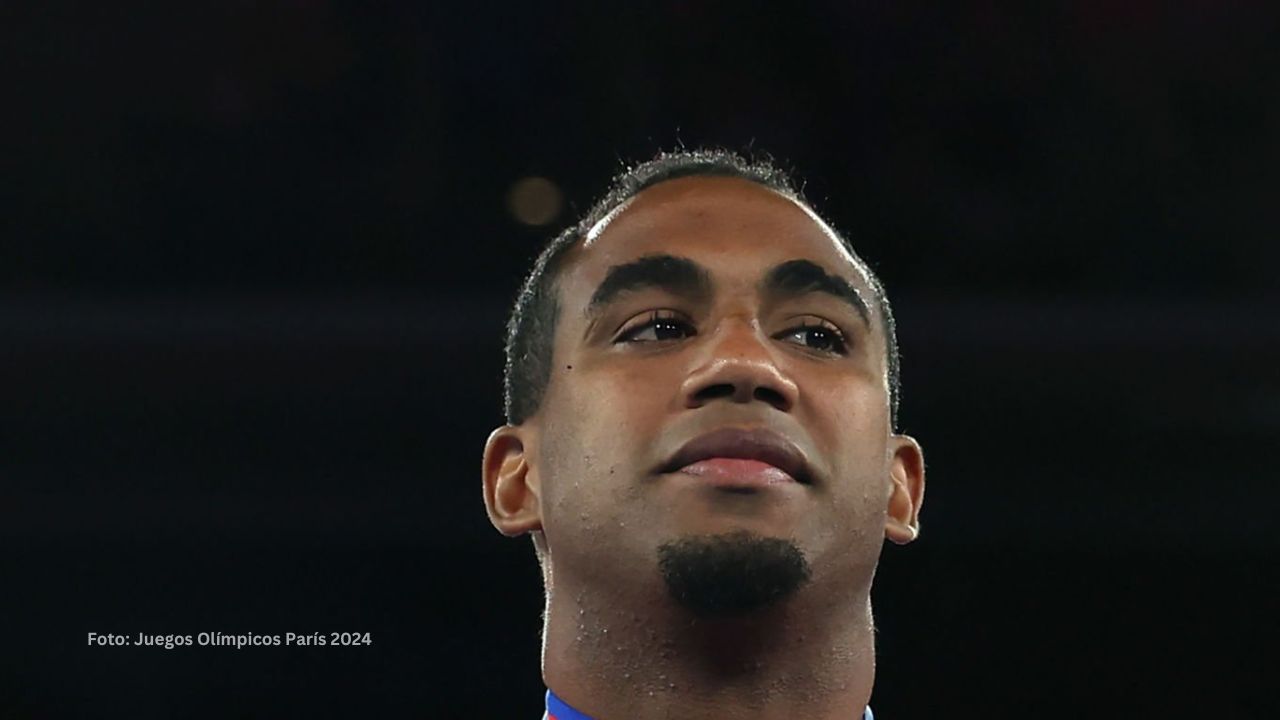 Regresa profesionalismo a Cuba tras 6 décadas, 4 boxeadores firman con AGON Sports Arlen Lopez, boxeo cubano, celebrando triunfo