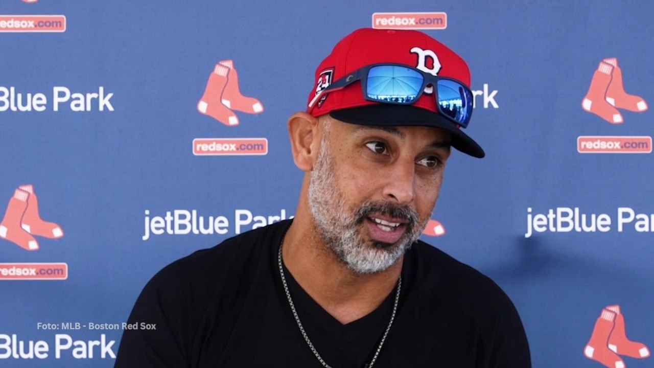 Gerente de Boston responde a polémica de Bregman y Devers en tercera base Alex Cora en rueda de prensa