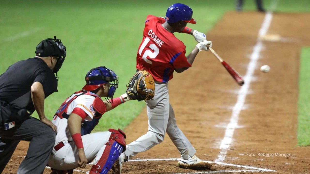 Granma elige refuerzos para Liga Élite del beisbol cubano Andy Cosme bateando. Granma