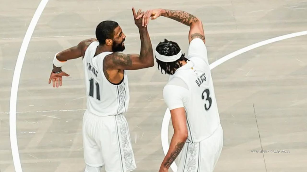 Debut histórico de Anthony Davis con Dallas Mavericks en NBA Anthony Davis debutó con Dallas Mavs