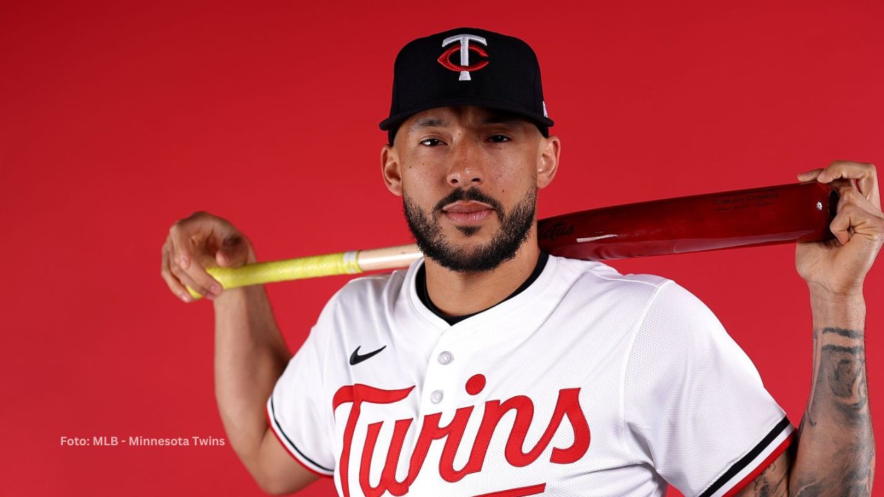 Carlos Correa exhibe 1er tatuaje en conmemoración al beisbol Carlos Correa en el media day de Minnesota Twins