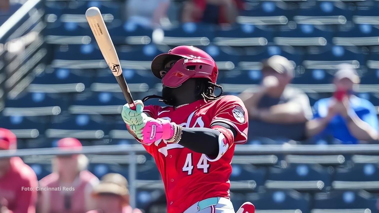 Elly De La Cruz empata marca MLB con batazo ante Arizona Elly De La Cruz bateando con Cincinnati Reds