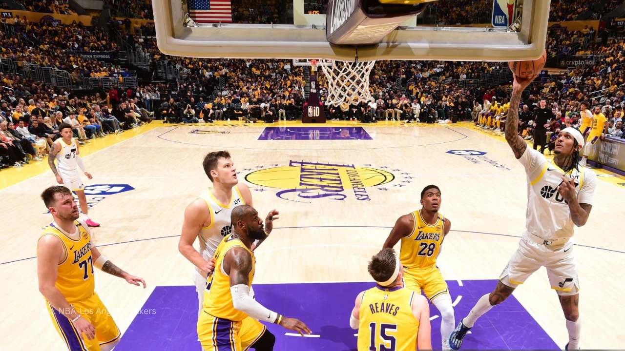 Los Angeles Lakers dominan a Utah en estreno de Luka Doncic Luka Doncic se estrenó con Los Angeles Lakers después de más de un mes de inactividad.