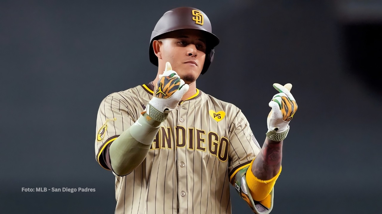 Manny Machado manda mensaje a Dodgers: “Vamos a derrotarlos” Manny Machado haciendo gestos hacia dugout tras hit remolcador