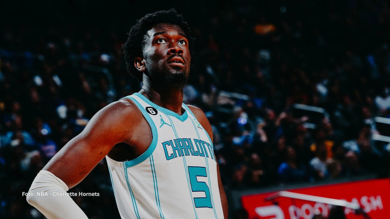 Lakers cancelan cambio de sustituto de Anthony Davis Mark Williams con Charlotte Hornets