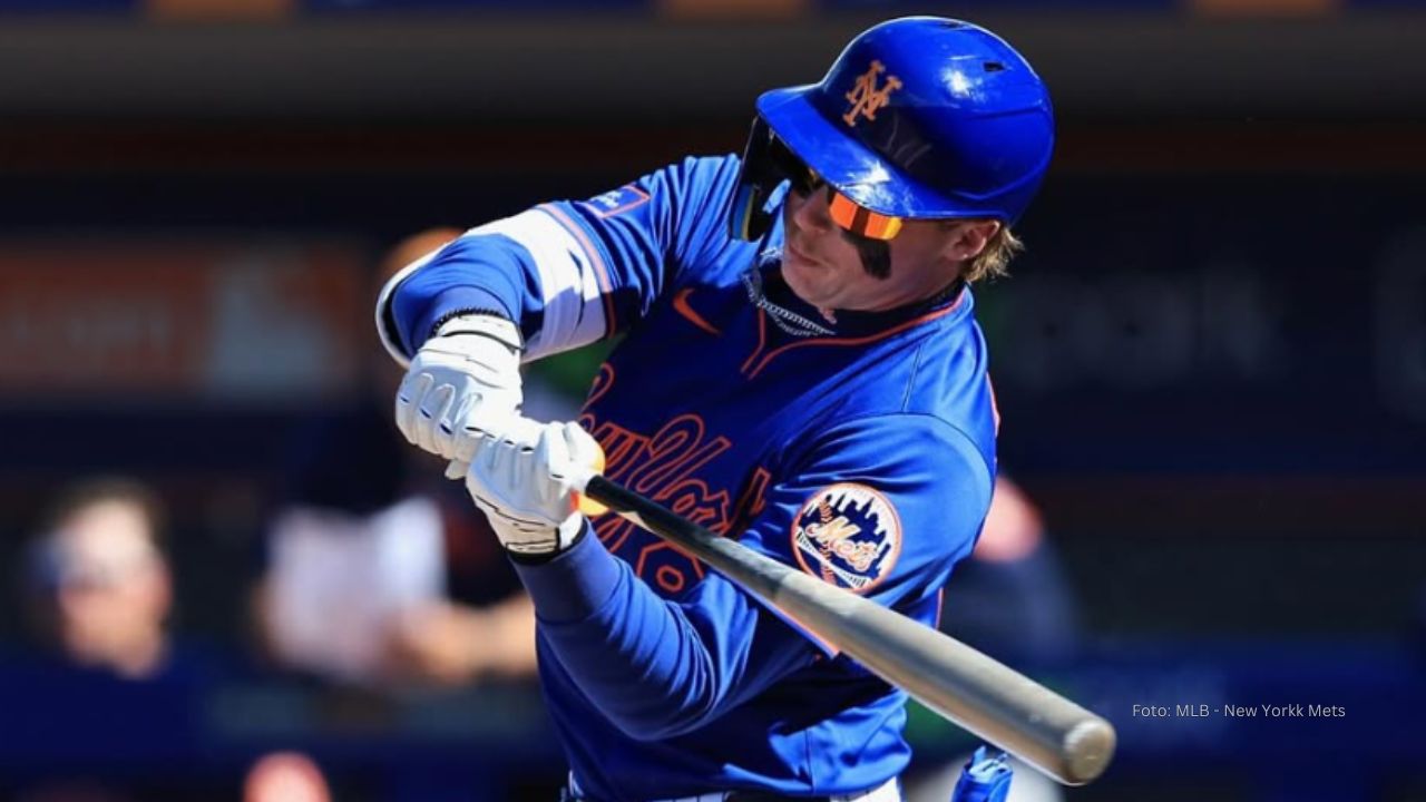 Mets propina blanqueada a Houston a fuerza de extrabases Ryan Clifford bateando con New York Mets.