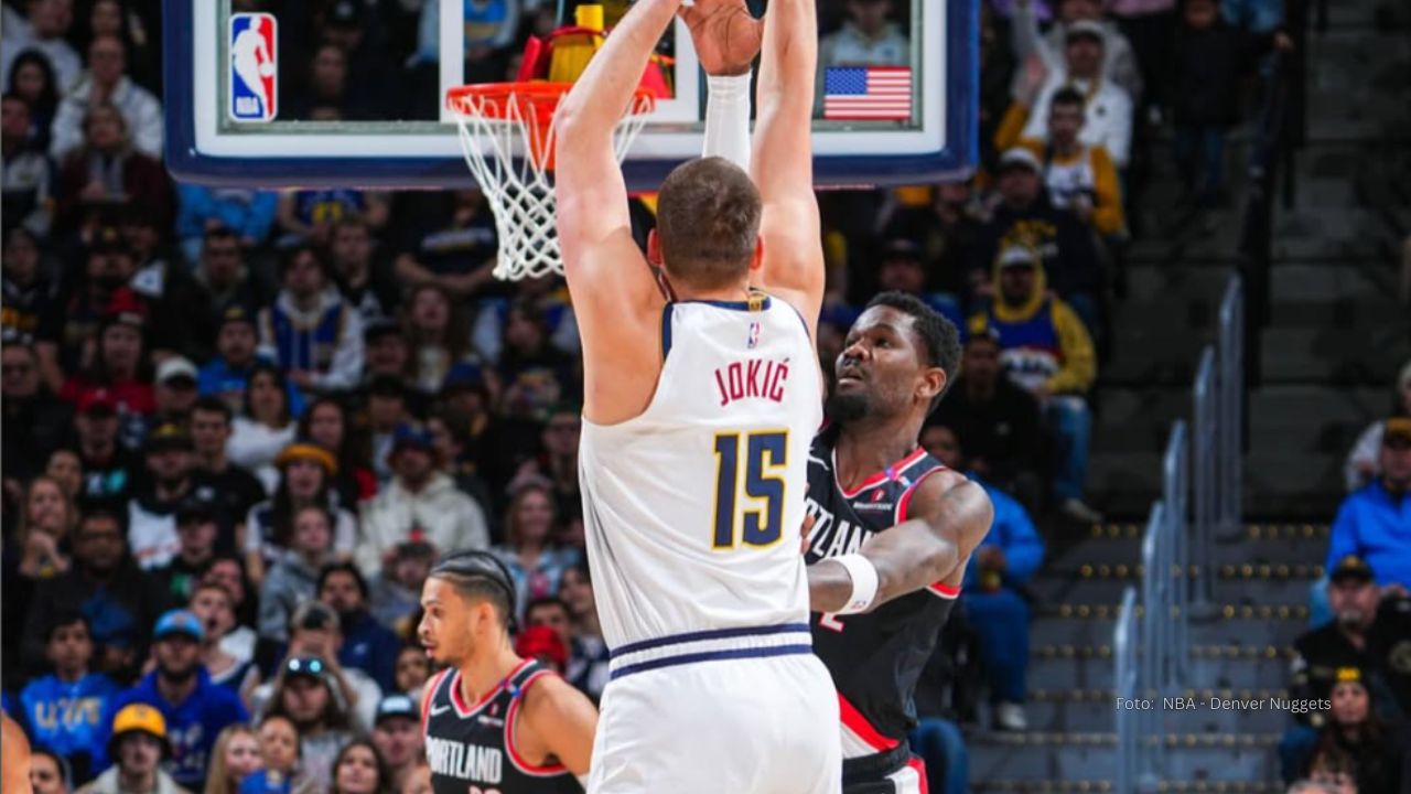 Nikola Jokic proyecta hazaña histórica en NBA Nikola Jokic se ubica en el tercer puesto histórico de la NBA en triple-doble con un total de 154.