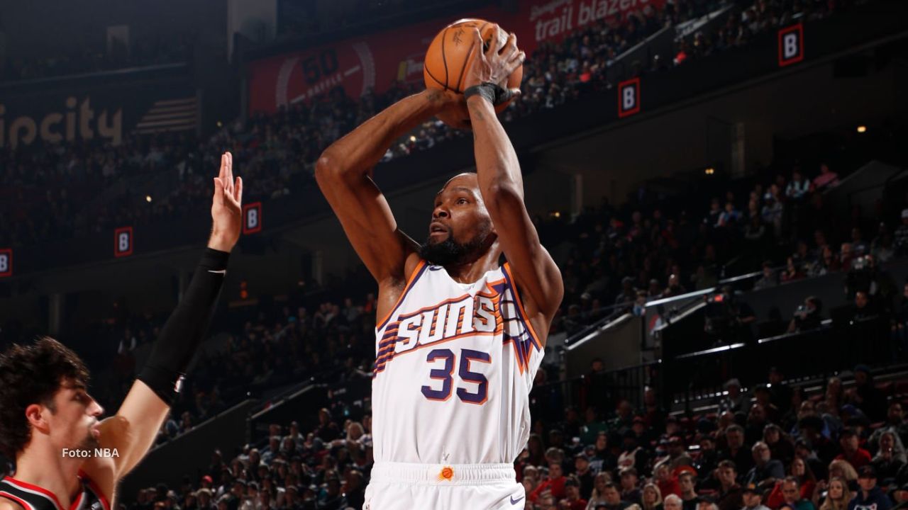 ¿Cuáles opciones tiene Kevin Durant sobre la fecha límite de cambios NBA? Kevin Durant con Phoenix Suns