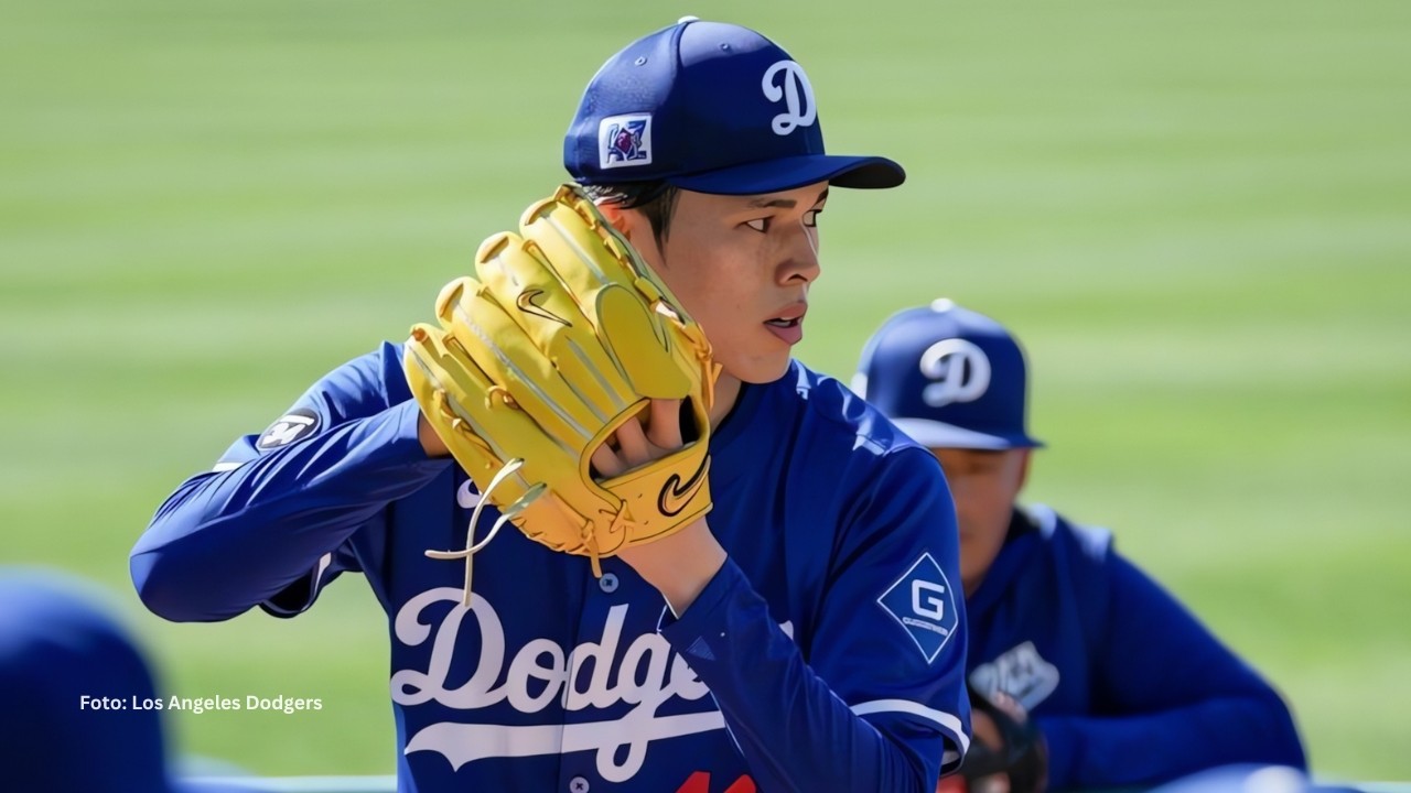 Lo último de Dodgers: Yoshinobu Yamamoto, Roki Sasaki, Blake Snell y Dave Roberts Roki Sasaki lanzando con el uniforme de Dodgers