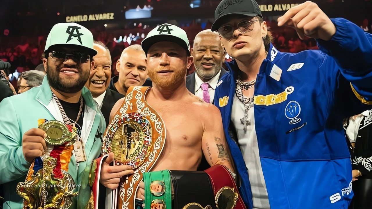 Cubano William Scull enfrentará a Canelo Álvarez en Arabia Saudita Saul Canelo Álvarez con su equipo celebrando la victoria