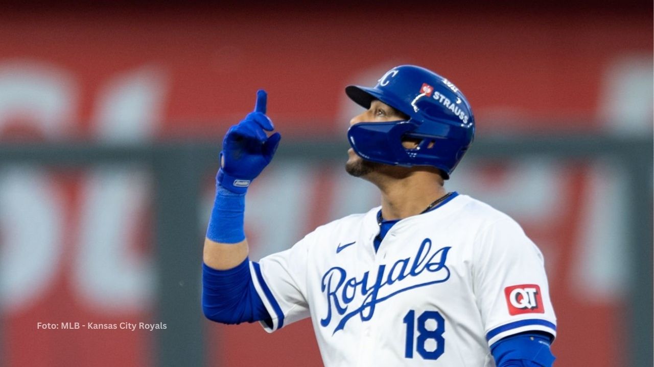 Yuli Gurriel firma contrato con nuevo equipo MLB Yuli Gurriel San Diego foto 2