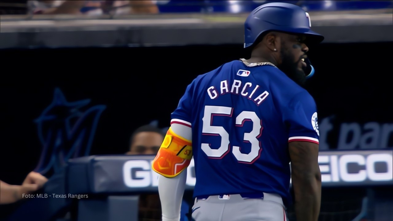 Adolis García queda fuera de Texas tras lesión Adolis Garcia en un juego con Texas Rangers
