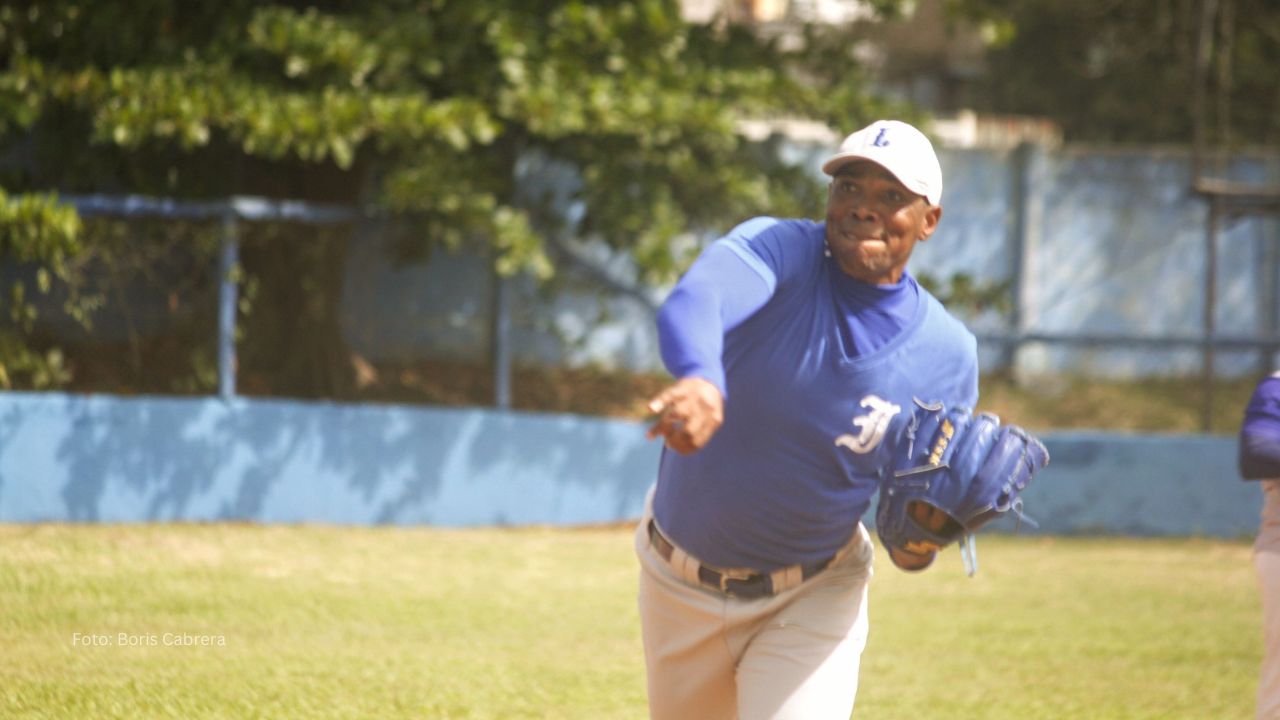 Jugador de Industriales regresa a beisbol cubano tras 17 años Alexei Gil Industriales Beisbol Cubano
