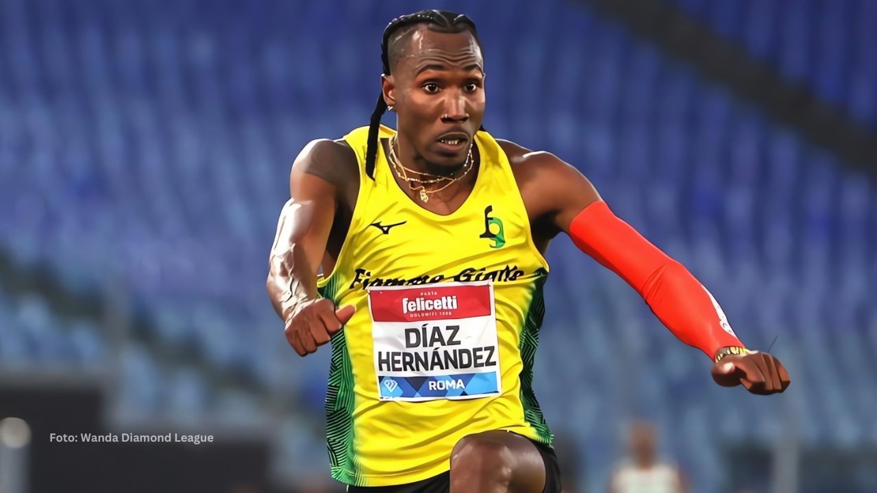 Cubano Andy Diaz corriendo para realizar un salto