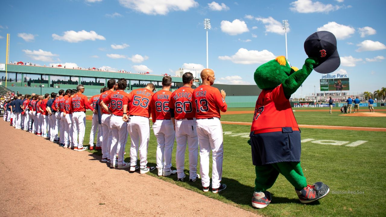 Boston Red Sox mueve roster de Spring Training