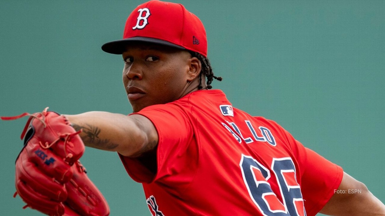 Brayan Bello anuncia retorno con Boston a MLB Brayan Bello lanzando con Boston Red Sox