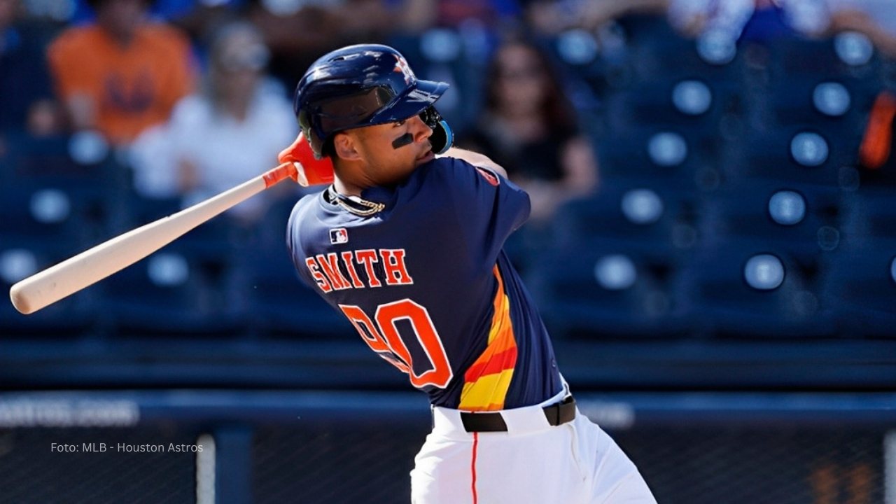 Cam Smith bateando con Houston Astros