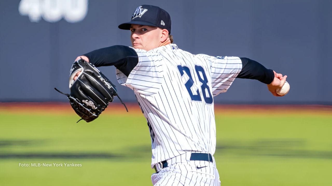 Yankees ajusta roster: 6 jugadores fuera de Spring Training Chase Hampton lanzando con Yankees