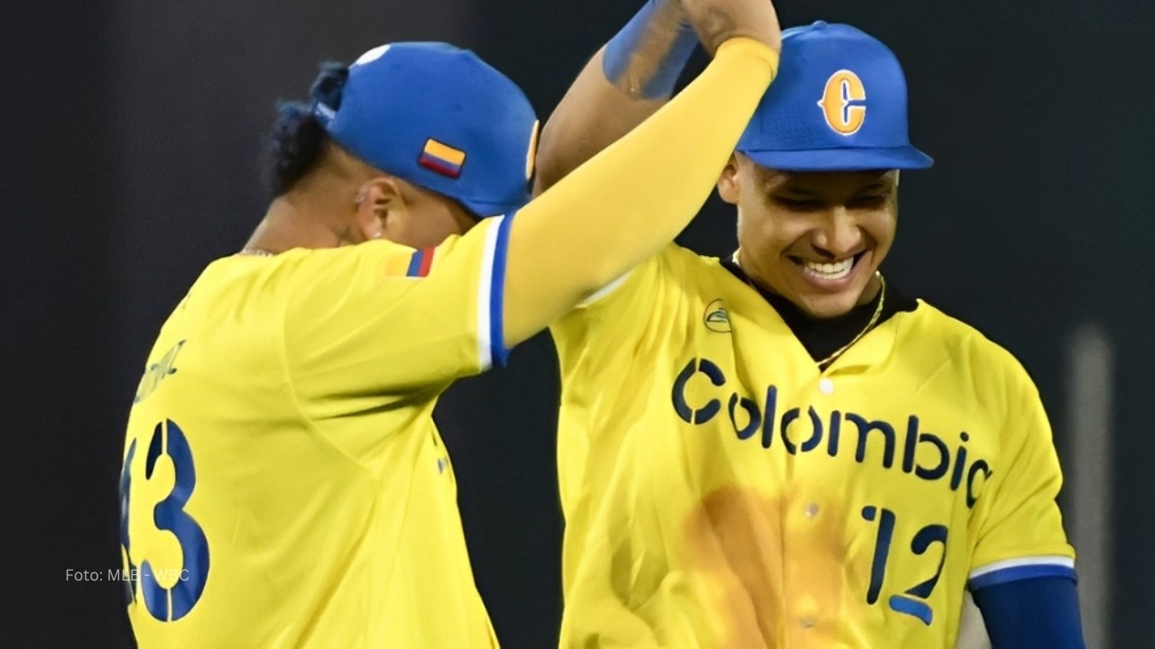 Jugadores de Colombia celebrando la victoria