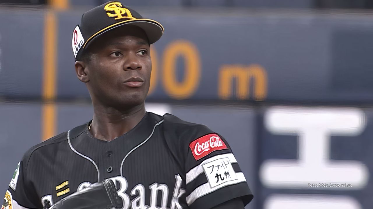 Liván Moinelo en la NPB