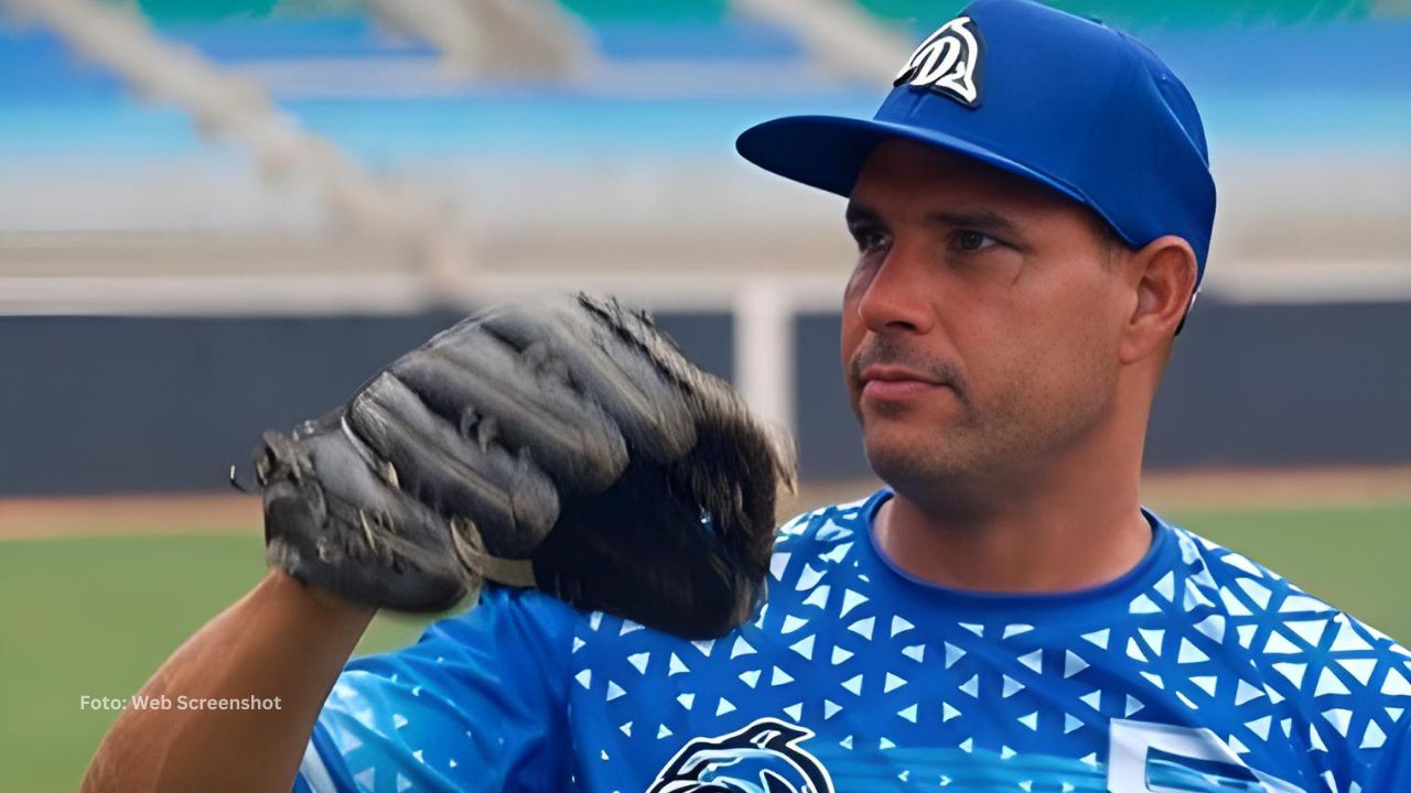 Cubano Raúl Valdés firma en Venezuela con La Guaira Cubano Raúl Valdés con Delfines de La Guaira