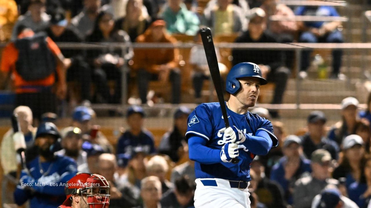 Freddie Freeman con el uniforme de Dodgers