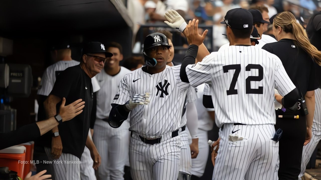 Dominic Smith renuncia a Yankees, opta por Agencia Libre Dominic Smith en el dugout de New York Yankees