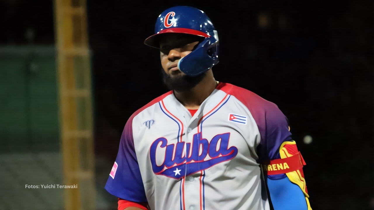 Erisbel Arruebarruena con el Equipo Cuba en el Premier 12