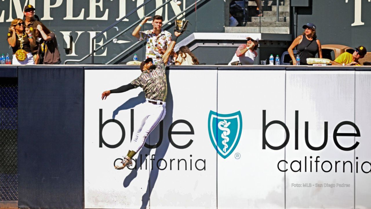 Fernando Tatis Jr. lanza advertencia a Juan Soto Fernando Tatis Jr atrapada en el Petco Park
