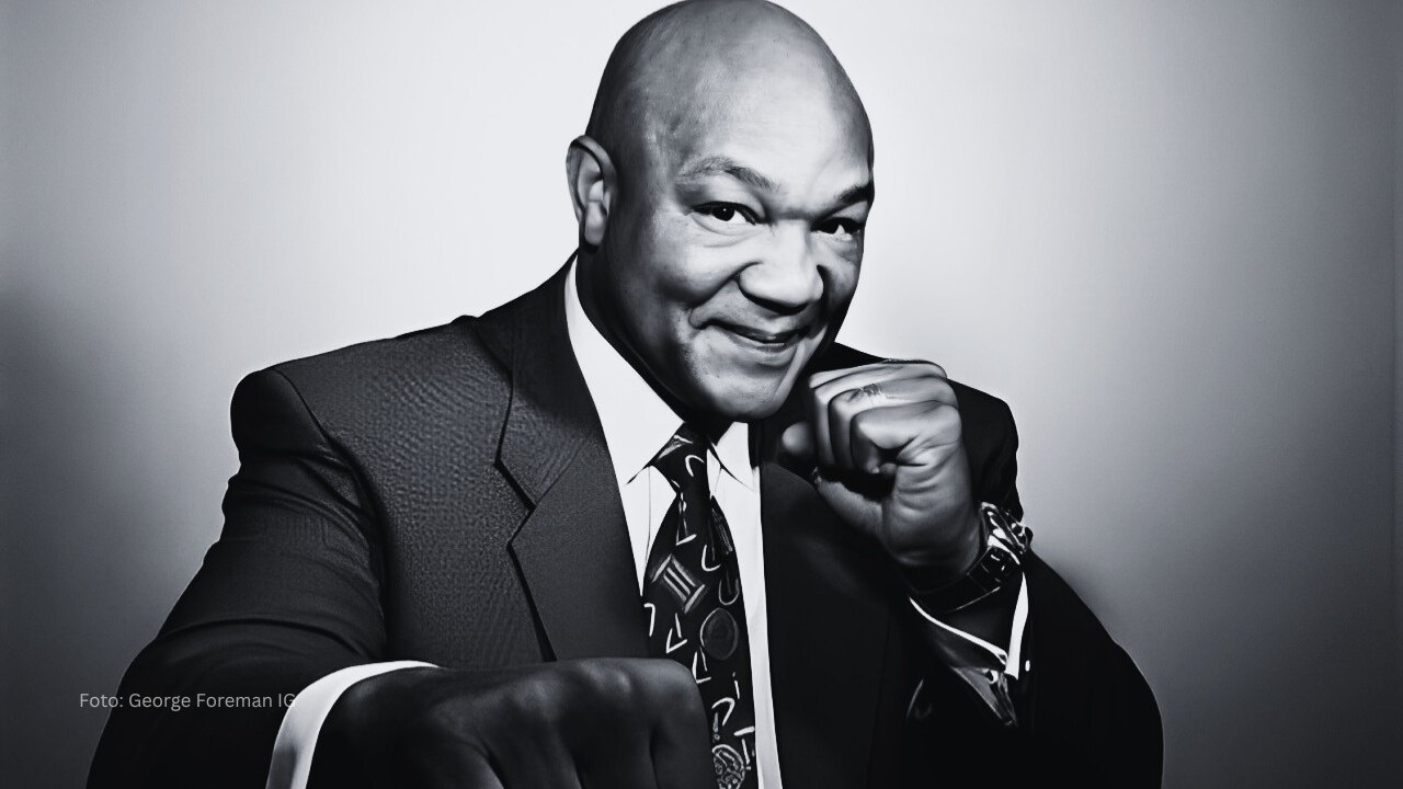 George Foreman posando