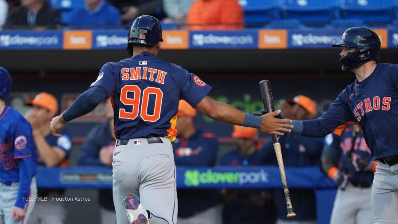 Houston blanquea a New York con jonrón de Cam Smith Cam Smith celebra un cuadrangular con Houston Astros