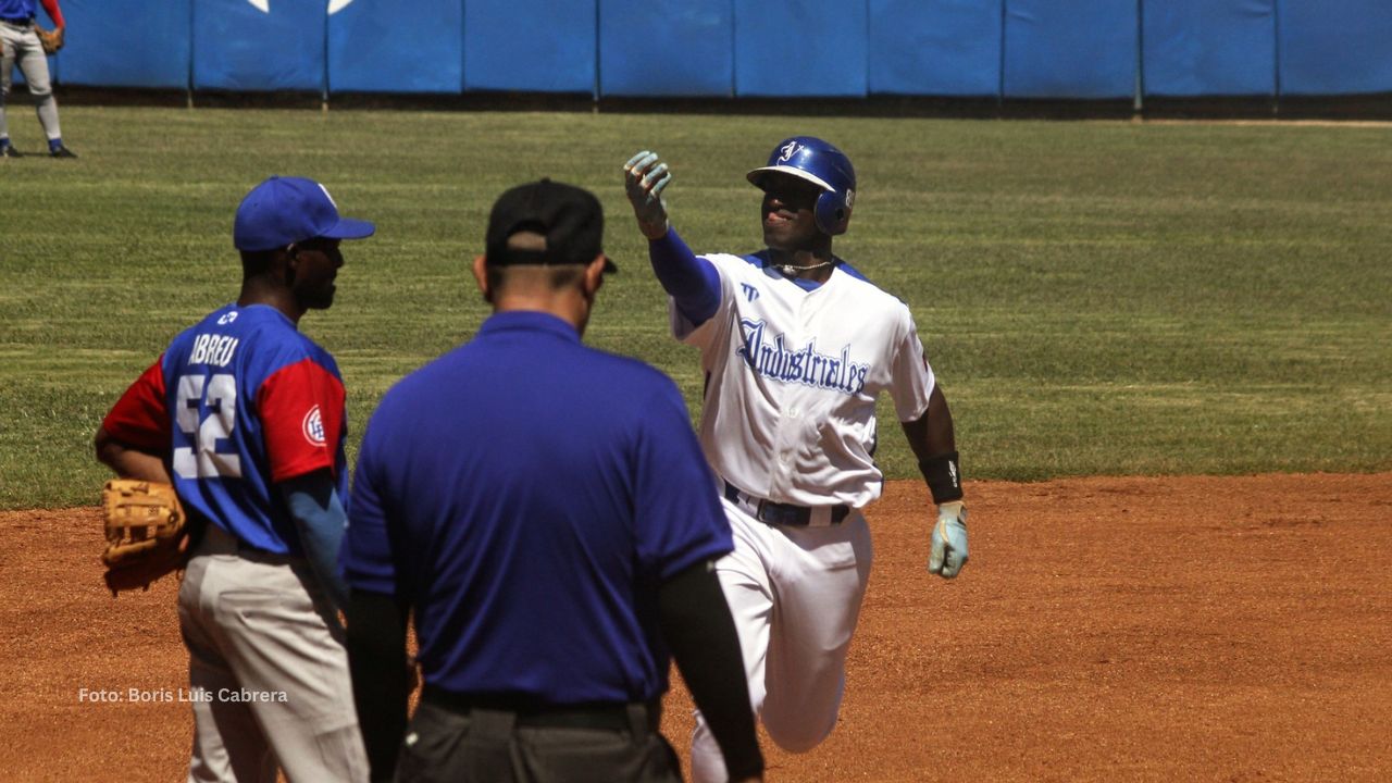 Pinar estuvo muy cerca de ser barridos por Ciego pero un jonrón de Luis Pablo Acosta le dio la vuelta a la pizarra. Beisbol Cubano