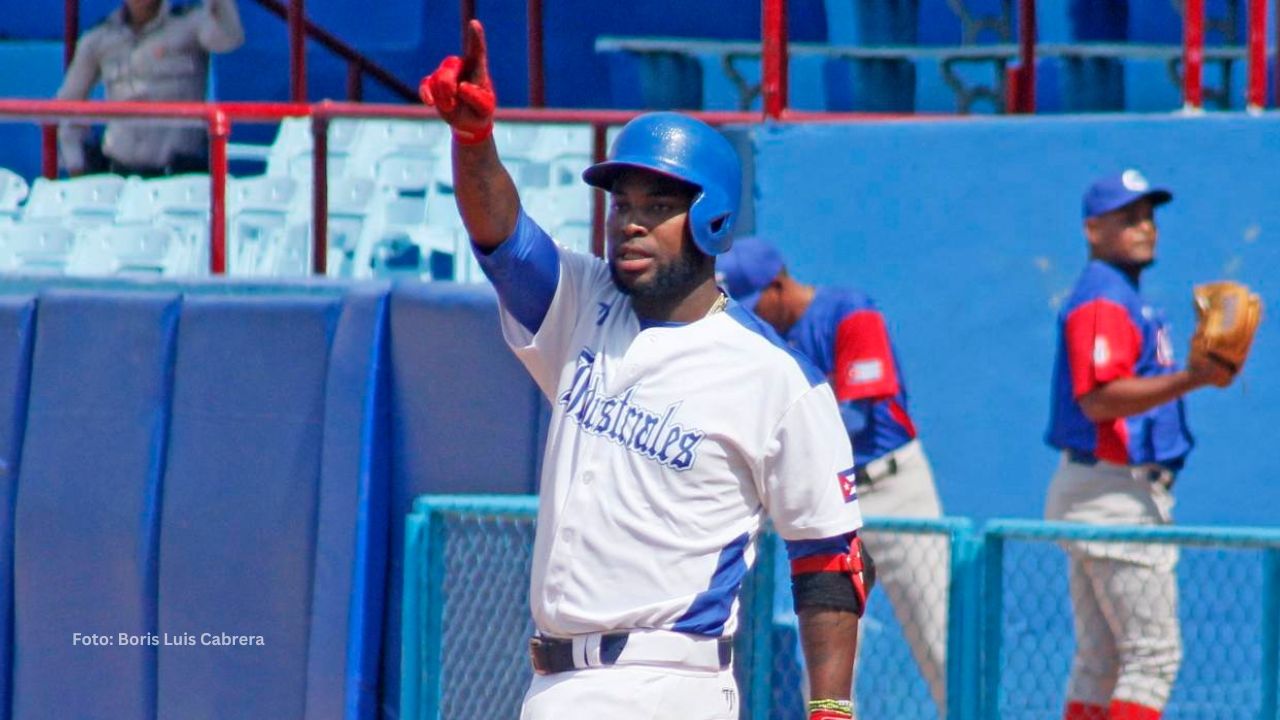 Industriales dio KO con HR de Hechavarría, Viñales suena 2 a Santiago. Resumen Liga Élite Industriales dio KO a Granma, Viñales suena 2 jonrones. Resumen Liga Élite. Beisbol Cubano